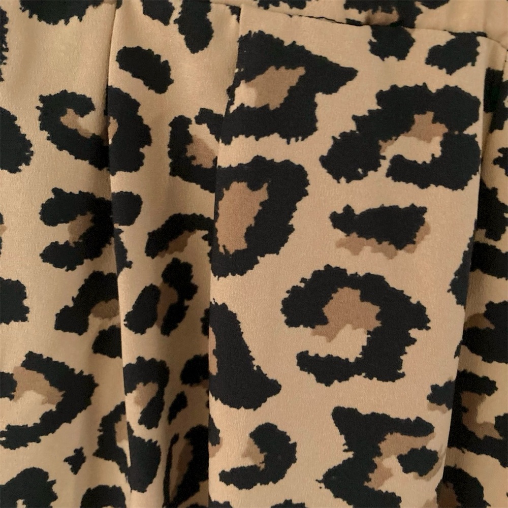 Ardene | Cropped Leopard Print Pants - Picture 5 of 7